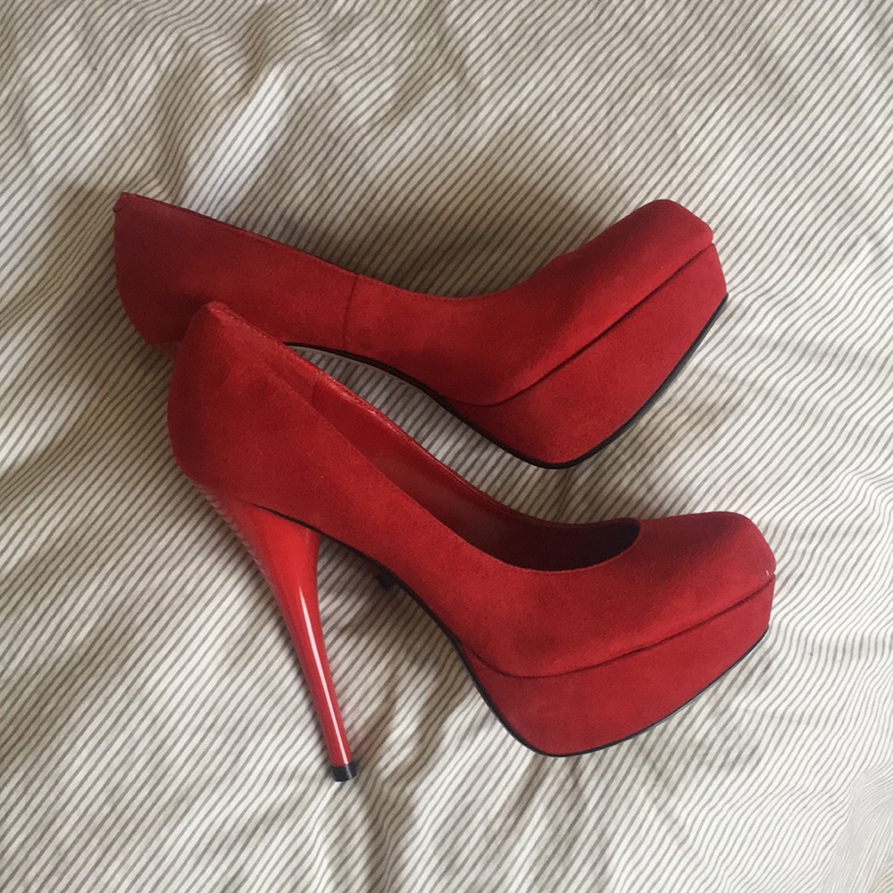 Victoria Red Pumps!